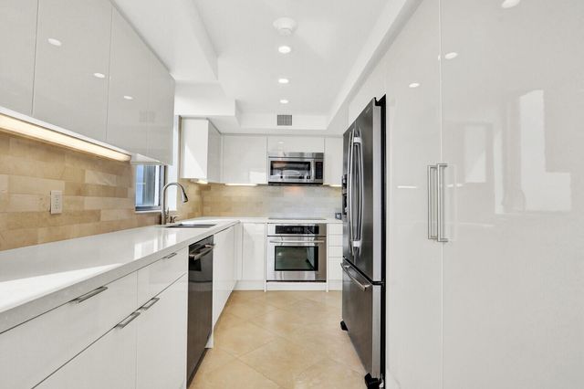 5380 N Ocean Drive 18a, Singer Island, FL 33404