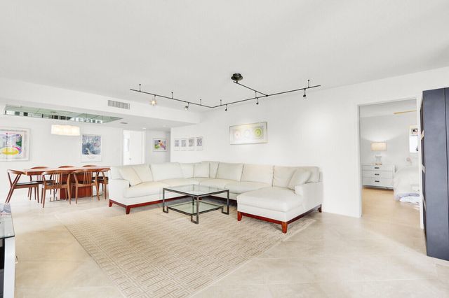 5380 N Ocean Drive 18a, Singer Island, FL 33404