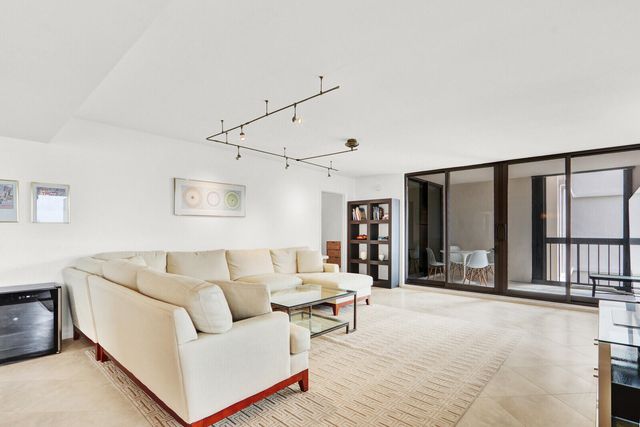 5380 N Ocean Drive 18a, Singer Island, FL 33404