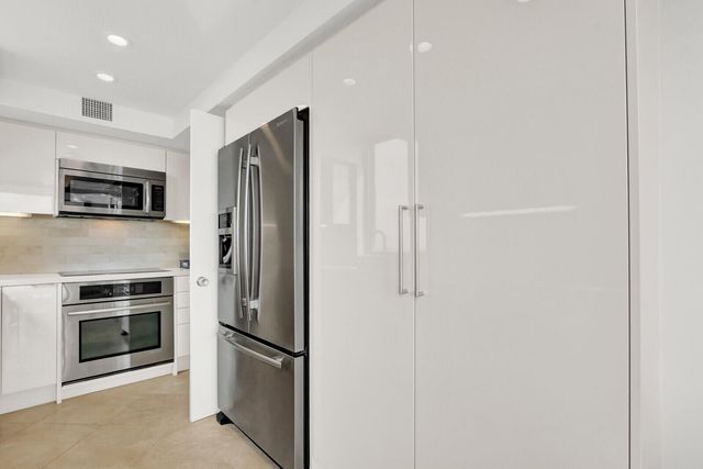 5380 N Ocean Drive 18a, Singer Island, FL 33404