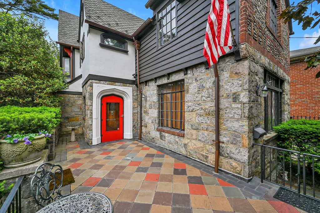 33-64 190th Street, Flushing, NY 11358
