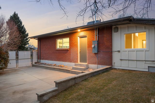 4695 S SYCAMORE, Holladay, UT 84117