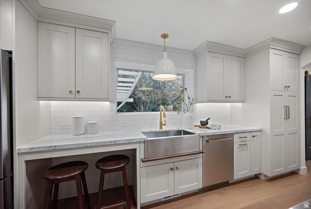 4695 S SYCAMORE, Holladay, UT 84117