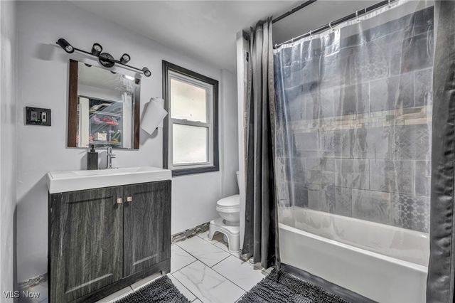 888 Greenwood Avenue, Akron, OH 44320