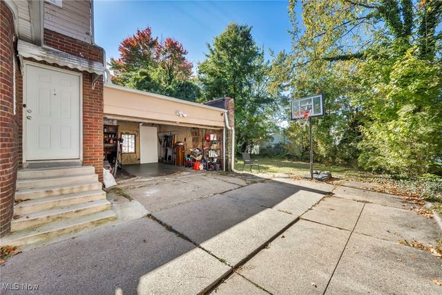 888 Greenwood Avenue, Akron, OH 44320