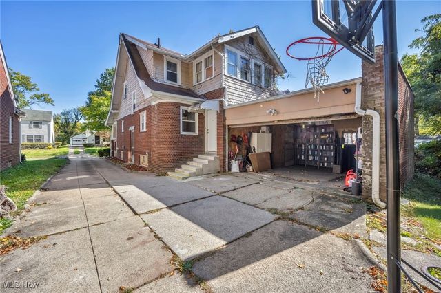 888 Greenwood Avenue, Akron, OH 44320