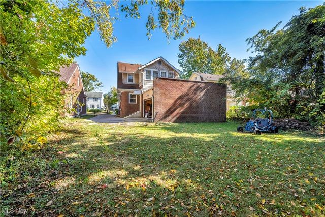 888 Greenwood Avenue, Akron, OH 44320