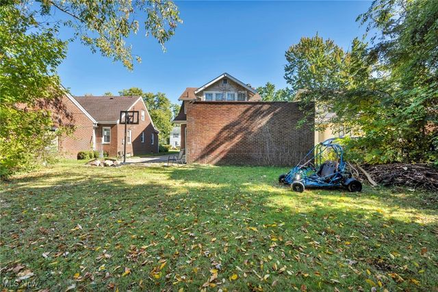 888 Greenwood Avenue, Akron, OH 44320