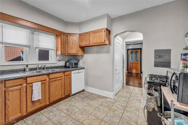 888 Greenwood Avenue, Akron, OH 44320