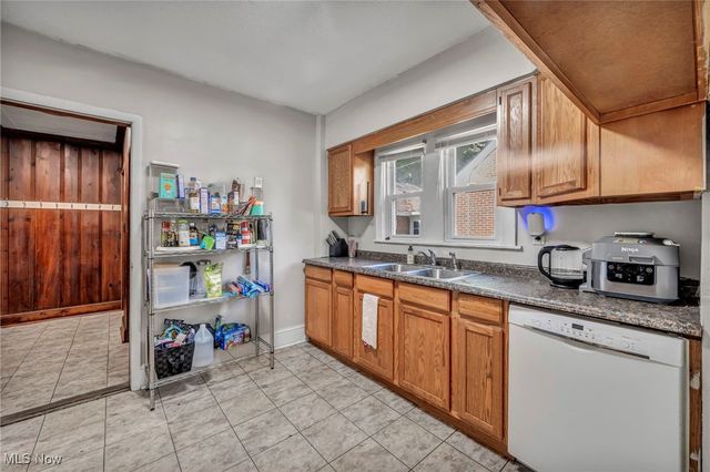 888 Greenwood Avenue, Akron, OH 44320