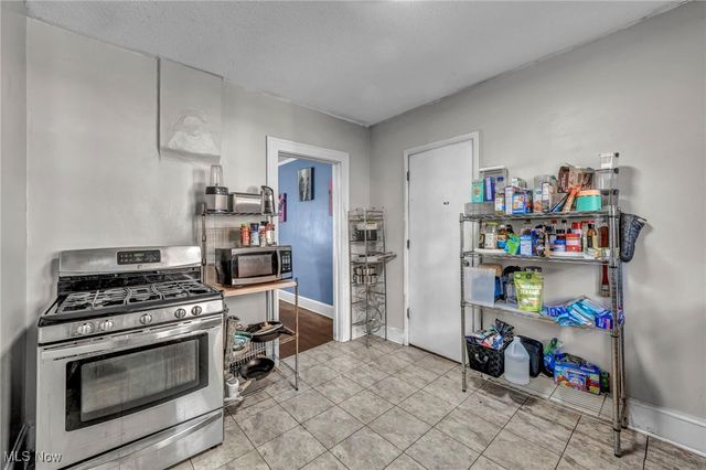 888 Greenwood Avenue, Akron, OH 44320