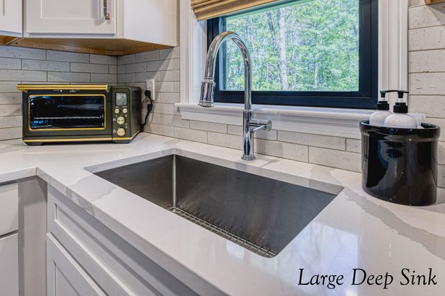 32 Century Lane, Litchfield, NH 03052