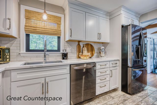 32 Century Lane, Litchfield, NH 03052