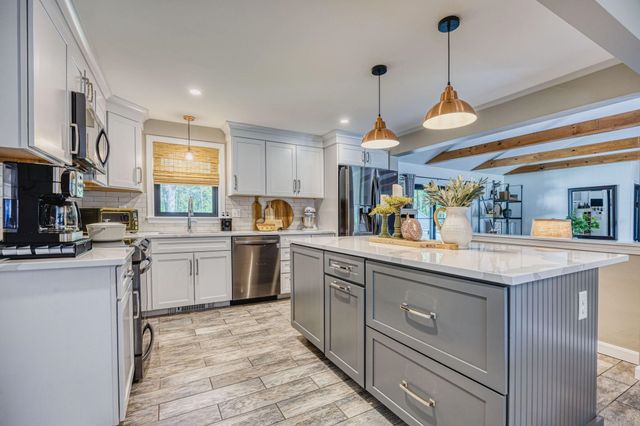32 Century Lane, Litchfield, NH 03052
