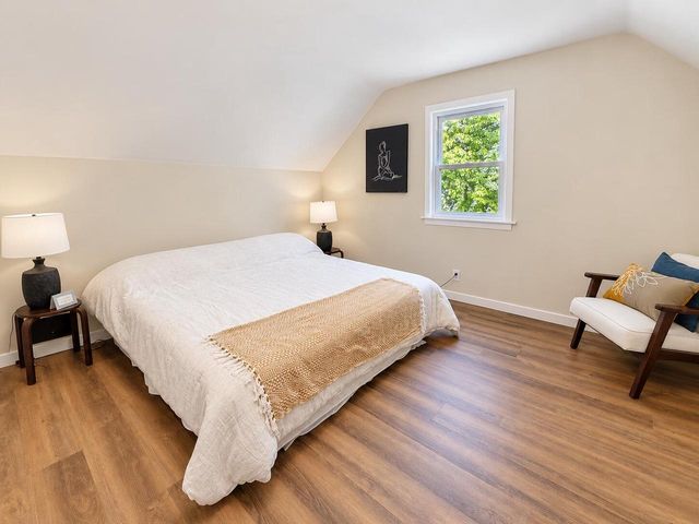 4937 N Hollywood AVENUE, Whitefish Bay, WI 53217