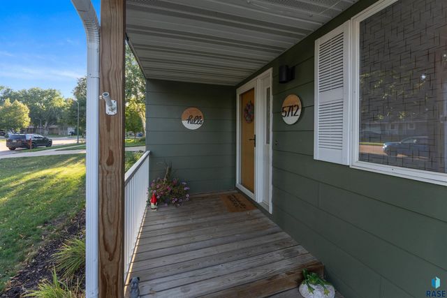 5712 W Walden Dr Drive, Sioux Falls, SD 57106