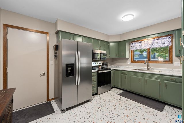 5712 W Walden Dr Drive, Sioux Falls, SD 57106