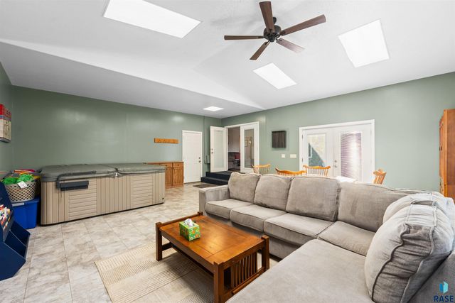 5712 W Walden Dr Drive, Sioux Falls, SD 57106