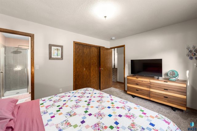 5712 W Walden Dr Drive, Sioux Falls, SD 57106