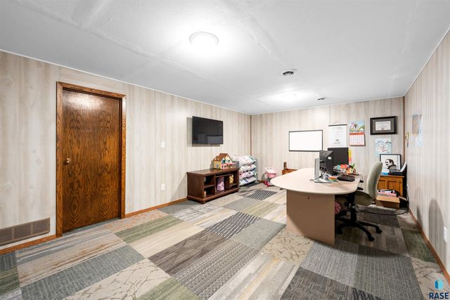 5712 W Walden Dr Drive, Sioux Falls, SD 57106