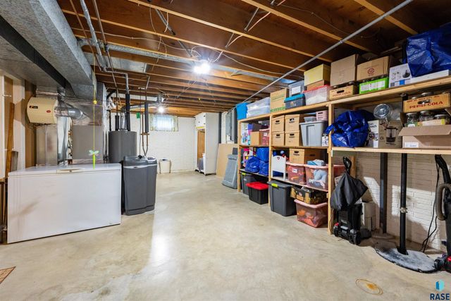 5712 W Walden Dr Drive, Sioux Falls, SD 57106