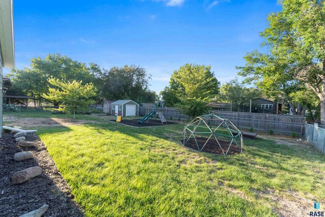 5712 W Walden Dr Drive, Sioux Falls, SD 57106