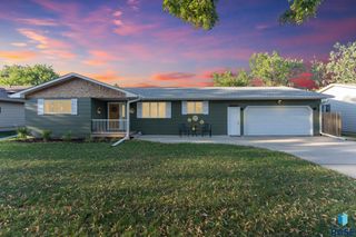 5712 W Walden Dr Drive, Sioux Falls, SD 57106