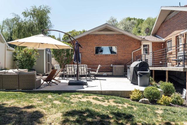 1069 E BIRCHBROOK CIR, Cottonwood Heights, UT 84047