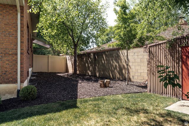1069 E BIRCHBROOK CIR, Cottonwood Heights, UT 84047