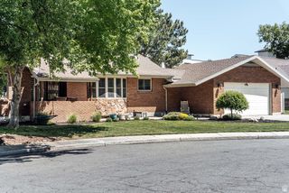 1069 E BIRCHBROOK CIR, Cottonwood Heights, UT 84047
