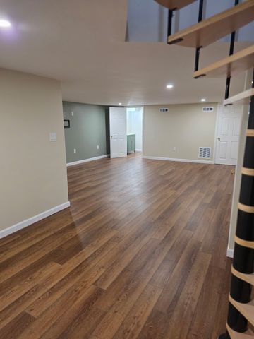 10 Warren Ter, Pembroke, MA 02359