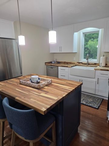 10 Warren Ter, Pembroke, MA 02359