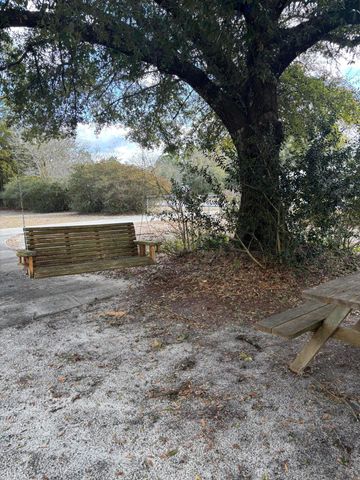 175 Bob Mccaskill Drive, Defuniak Springs, FL 32433