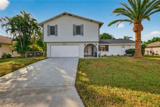 1902 SE 12th ST, Cape Coral, FL 33990