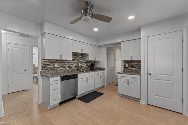 780 Meade LN, Virginia Beach, VA 23455