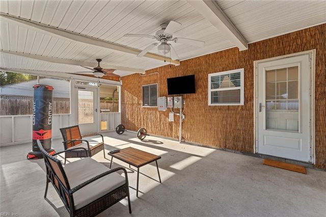 780 Meade LN, Virginia Beach, VA 23455