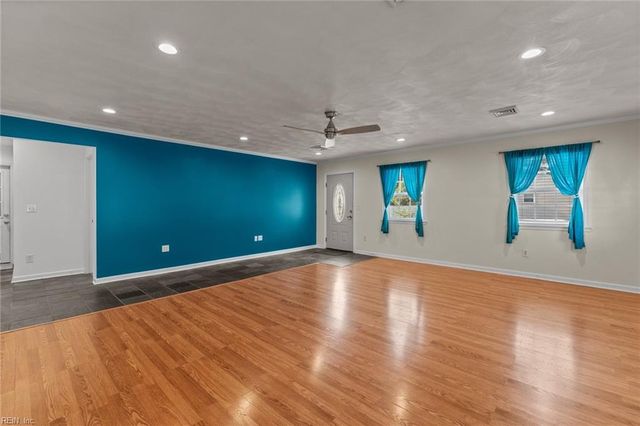 780 Meade LN, Virginia Beach, VA 23455