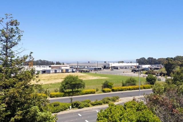 5749 Oakmont Drive, Richmond, CA 94806