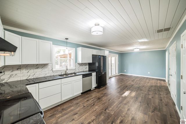 10050 Old US Hwy 60, Kevil, KY 42053