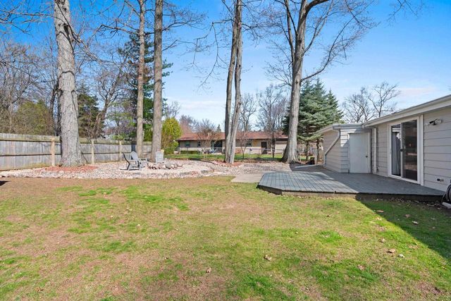 1810 WOOD LANE, Green Bay, WI 54304