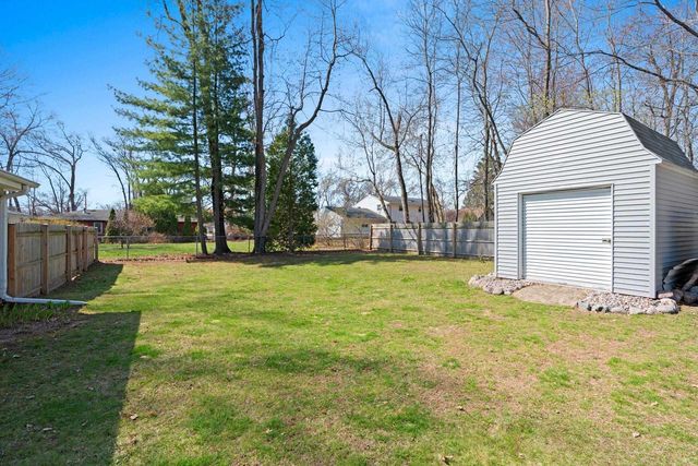 1810 WOOD LANE, Green Bay, WI 54304