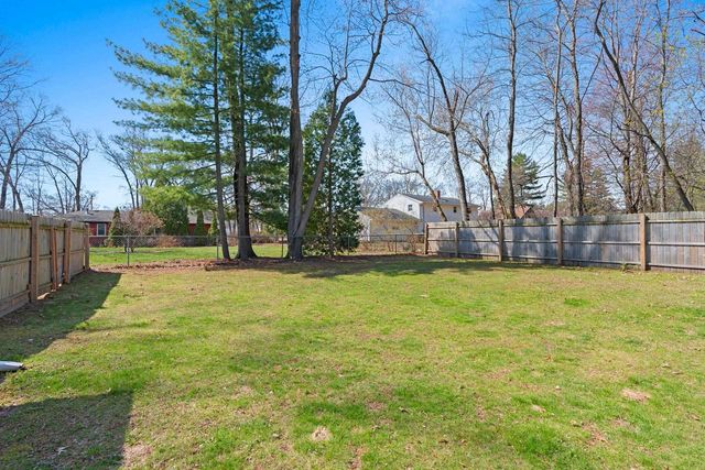 1810 WOOD LANE, Green Bay, WI 54304