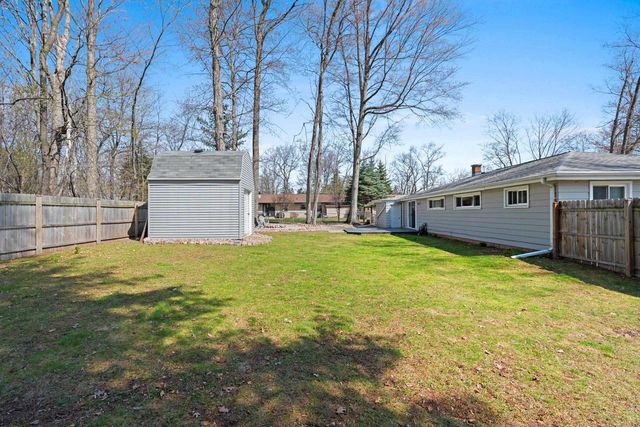 1810 WOOD LANE, Green Bay, WI 54304
