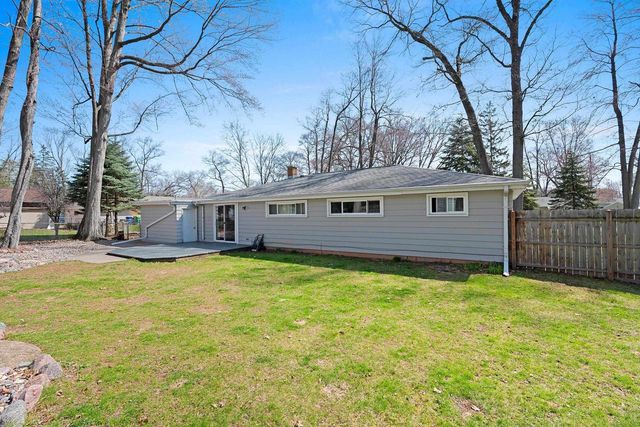 1810 WOOD LANE, Green Bay, WI 54304