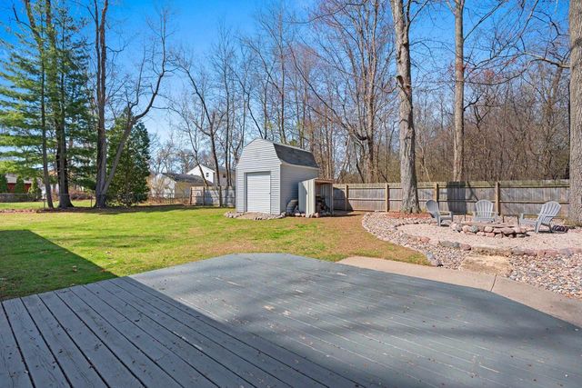 1810 WOOD LANE, Green Bay, WI 54304
