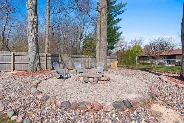 1810 WOOD LANE, Green Bay, WI 54304