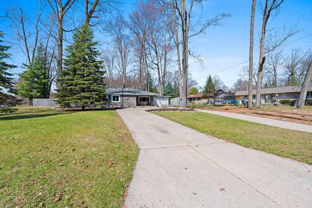 1810 WOOD LANE, Green Bay, WI 54304