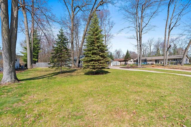 1810 WOOD LANE, Green Bay, WI 54304