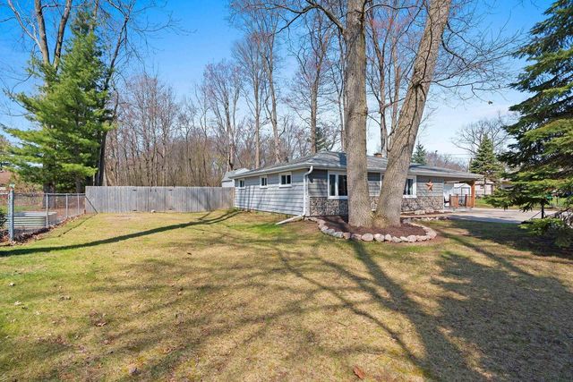 1810 WOOD LANE, Green Bay, WI 54304