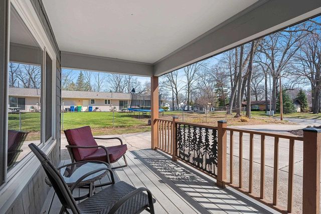1810 WOOD LANE, Green Bay, WI 54304